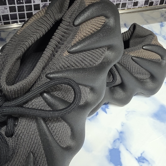 Adidas Yeezy Boost 450 Shoes Kanye West Luxury Black Sneakers Size 9 1/2 - Picture 3 of 12